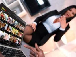 Увидел жену друга на порно 51