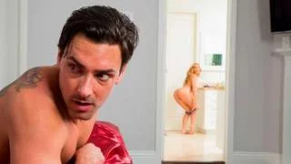 Не устоял перед мачехой в душе