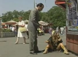 Богатство и анал сделали её сердце каменным