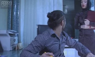 Не захотела секса в офисе и позвала в гости