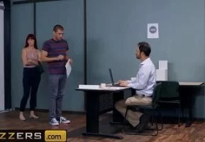 Трахаются в кабинке для голосования