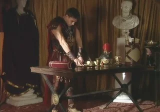 Гладиатор с аналом и красивыми сиськами