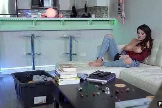 В доме сын её мужа,  а мачеха все равно стала мастурбировать