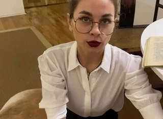 Моя русская репетиторша хочет меня трахнуть