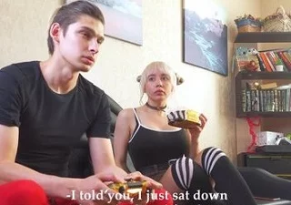 Показала ему, что русский минет, лучше компьютерных игр