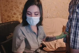 Врачиха сделала мне странную процедуру, а потом трахнула