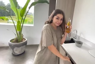 С утра бутылка пива и русский секс с красоткой