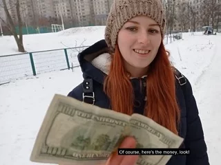 Скромница за сотку баксов махом согласилась на перепихон