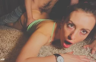 Зарядил соседки телефон и зарядил свой член ей в рот