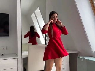 Lolly Lips соблазнила меня красным платьем