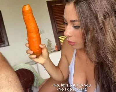 Предложила засунуть в меня большую морковку