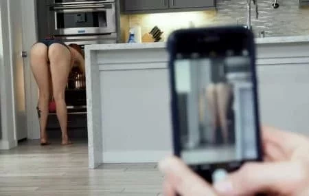 Твоего папы нету дома, но ты проходи