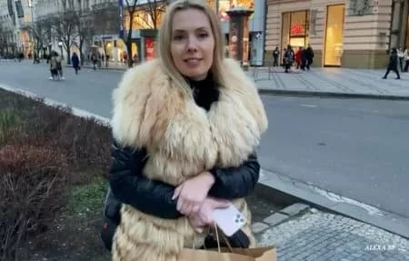 Русская милфа в Праге наткнулась на русского парня