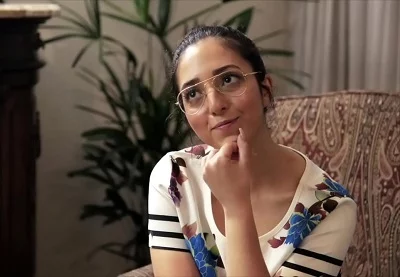 Скромняга в очках дала жару на первом свидание