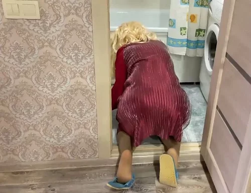 Засадил мачехи в жопу, а нехер лазить раком в ванной