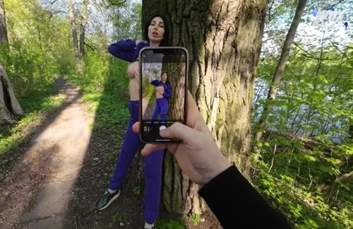 Пофотографировал милфу в лесу и получил за это минет