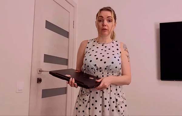 Мачеха надеялась, что пасынок найдет её голые фотографии