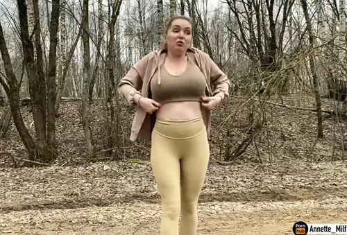 Встретил в лесу знаменитую русскую милфу