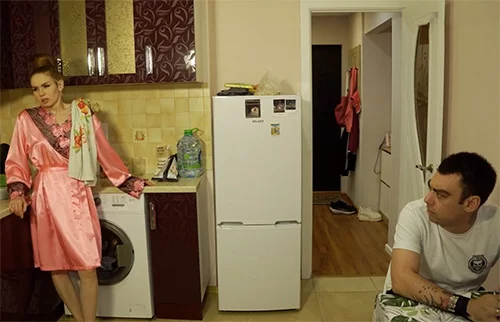 Мачеха усыпила своего пасынка, чтобы потом связать и грубо трахнуть