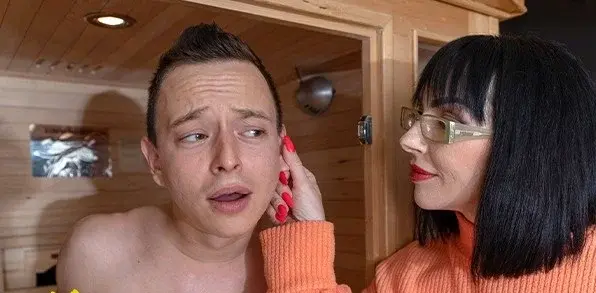 Шаловливая мачеха Джордан Пэрри наказывает пасынка