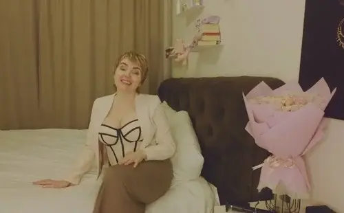 Мишенька повзрослел и трахнул свою бывшую преподшу